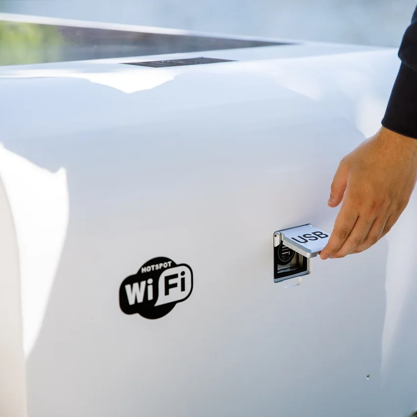 Outdoor Patio Garden Urban Metal Smart Furniture High Quality Chair Modern Solar Cell Garden Bench