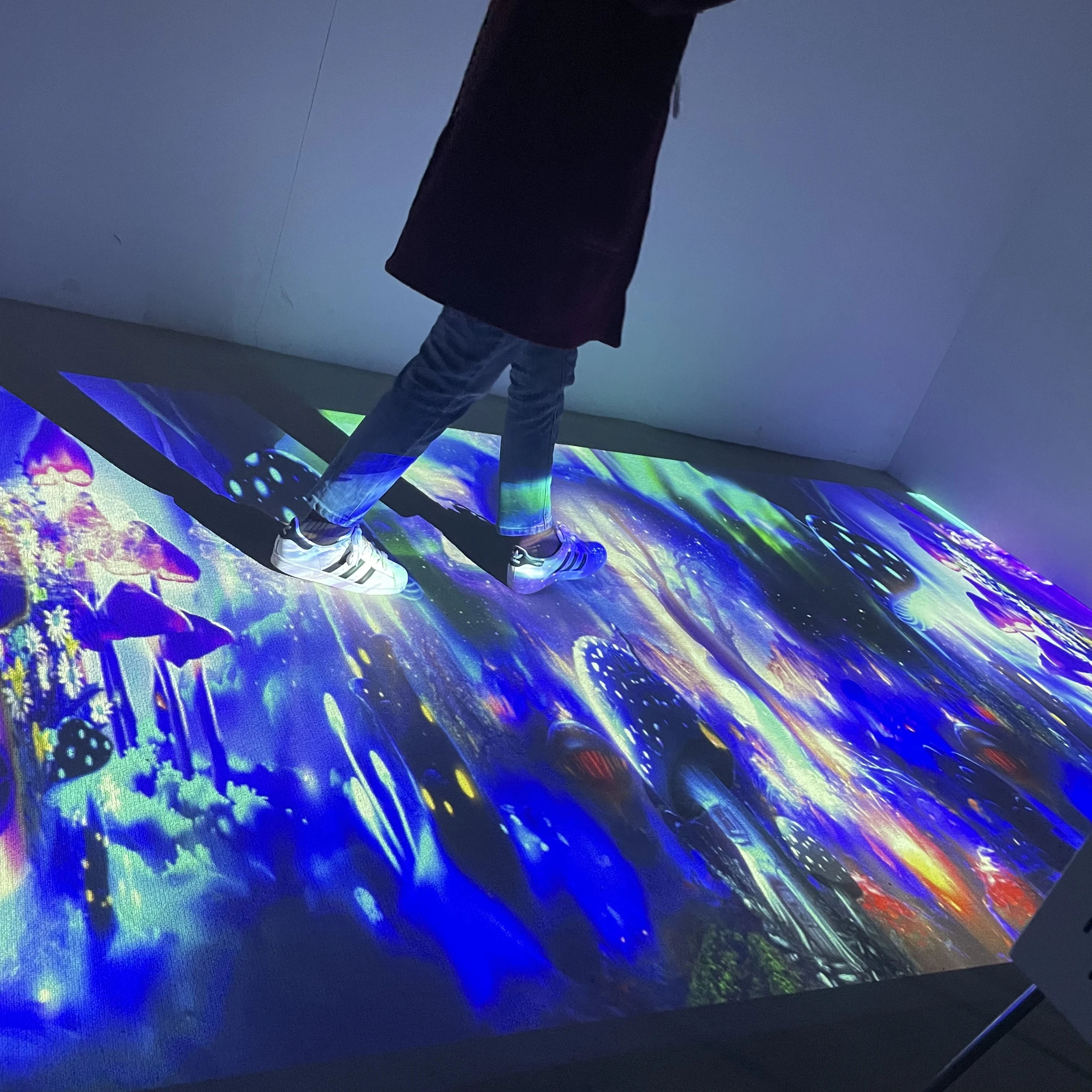 The Newest Low Price 3D Games New Advertising Tempered Glass Interactive Projector Dance Led Floor Piano System