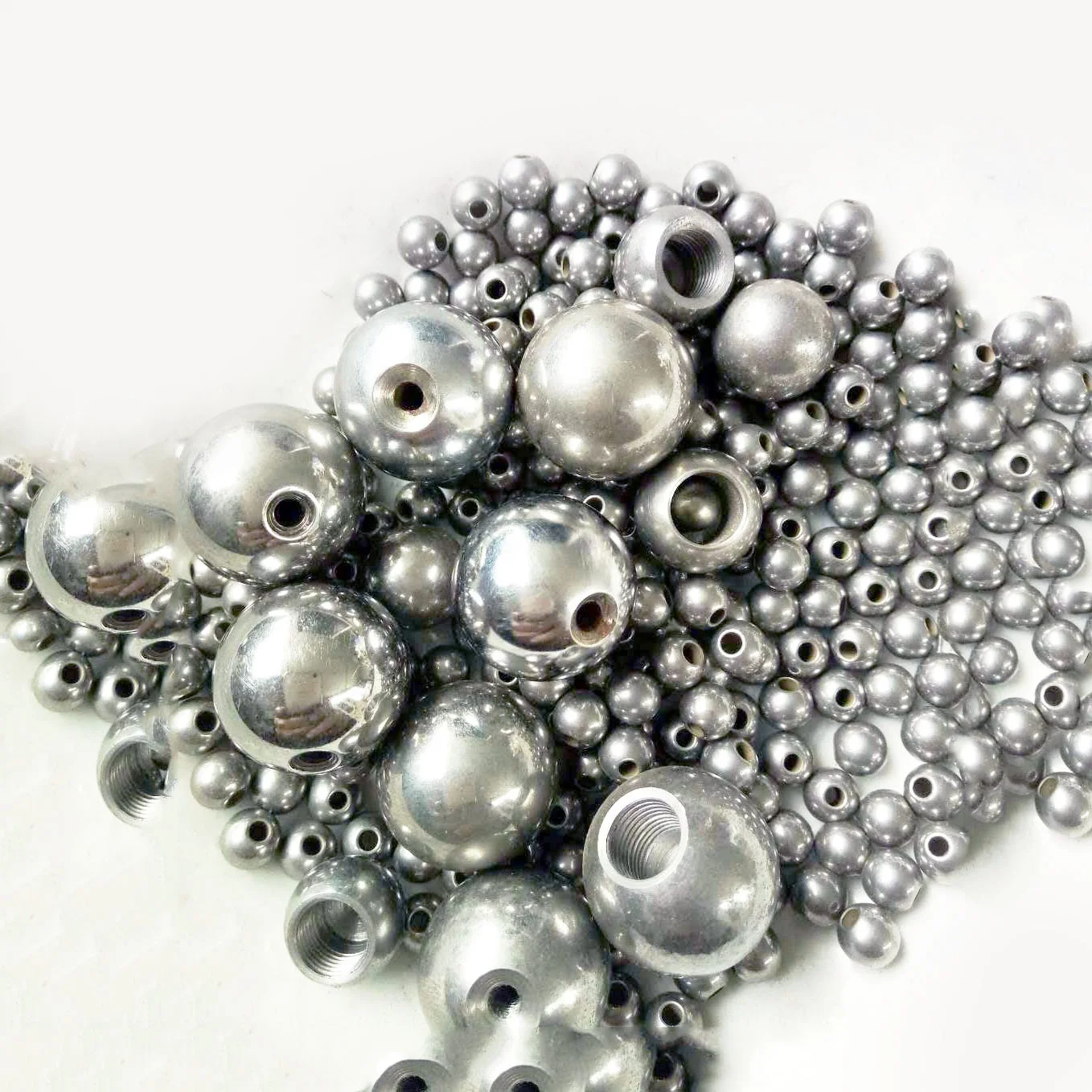 
G100 AISI52100 drilled hold hollow chrome steel ball 35mm with 10mm hole for ball joint 