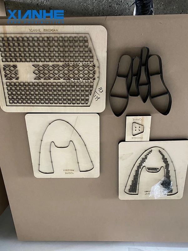 Die cutter for puzzle making with hydraulic clicker press