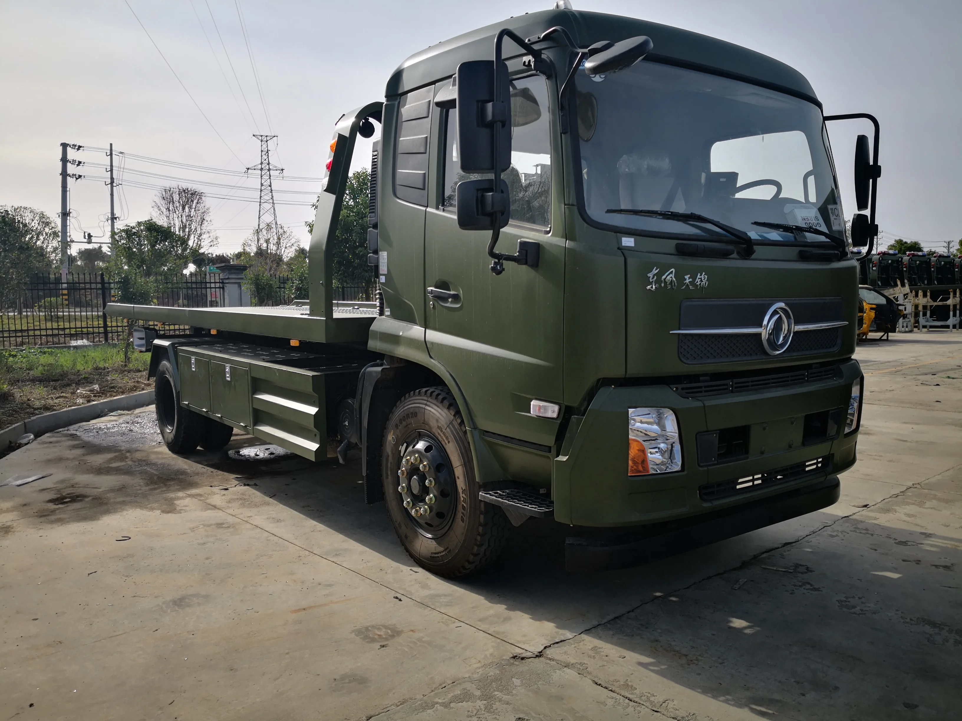 Китай продукты/поставщики. Малогабаритный 4X2dongfeng бортовой эвакуатор для автомобиля помощь на дороге