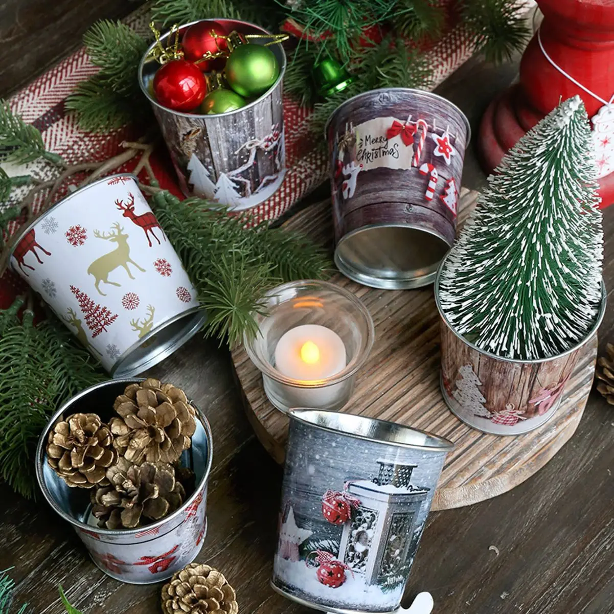 Wholesale Modern Multi-Color Santa Metal Planters Custom Design Christmas Flower Pot Container for Floor Usage Cheap Pricing