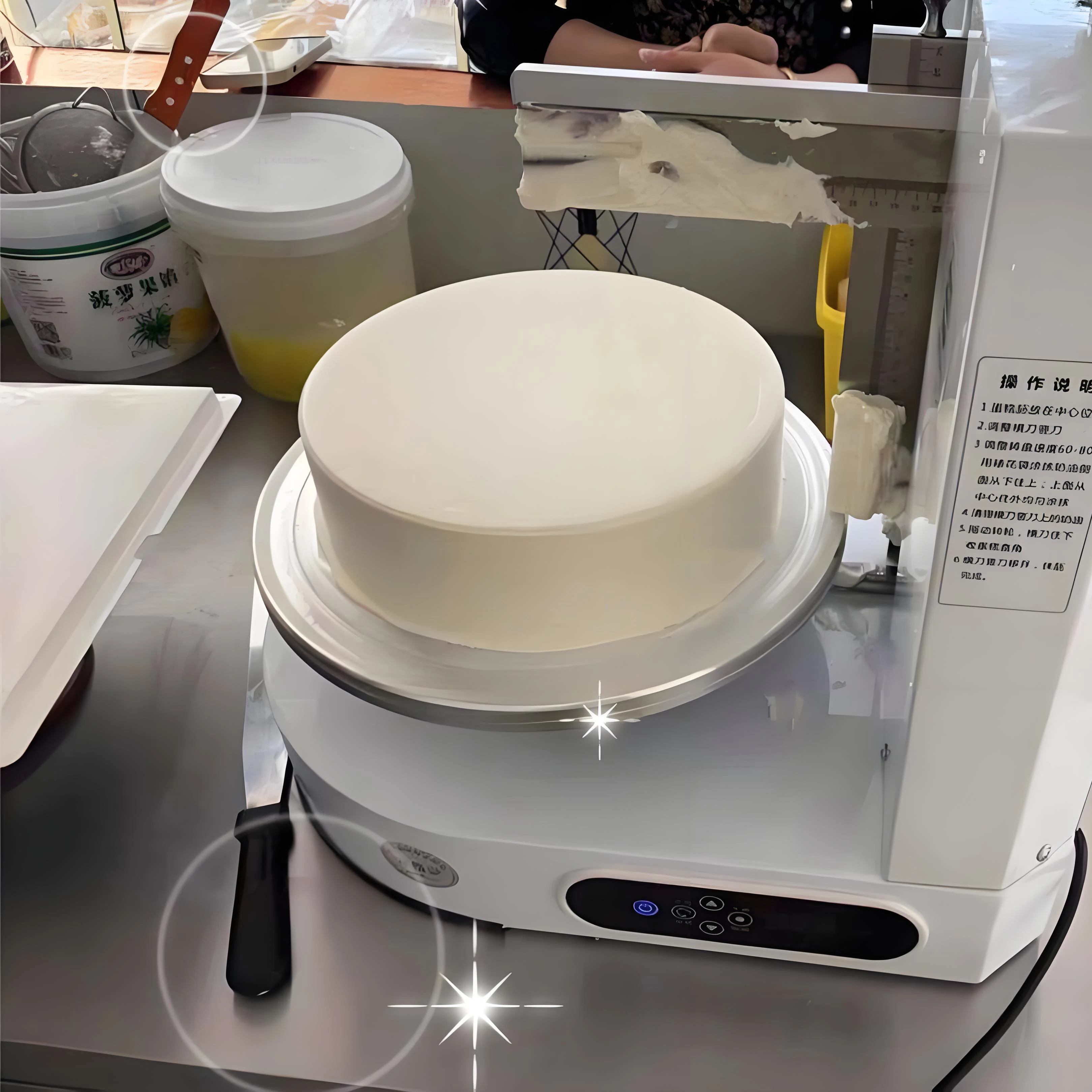 Depositor Cream Ice Cake Coating Frosting Decorating Icing Machine