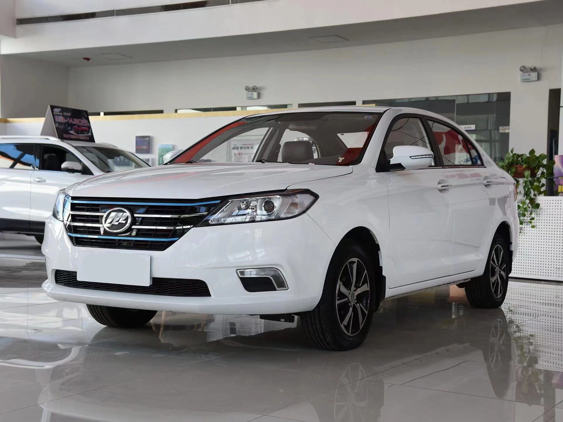 2018 adult second-hand car Lifan 650EV compact model pure electric cruising range 305km airbag