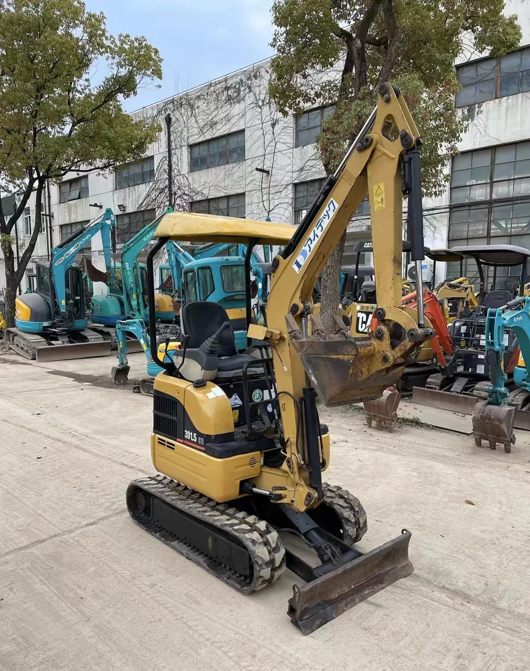 Factory Supply Attractive Price Cat 1.5t Used Mini Excavator