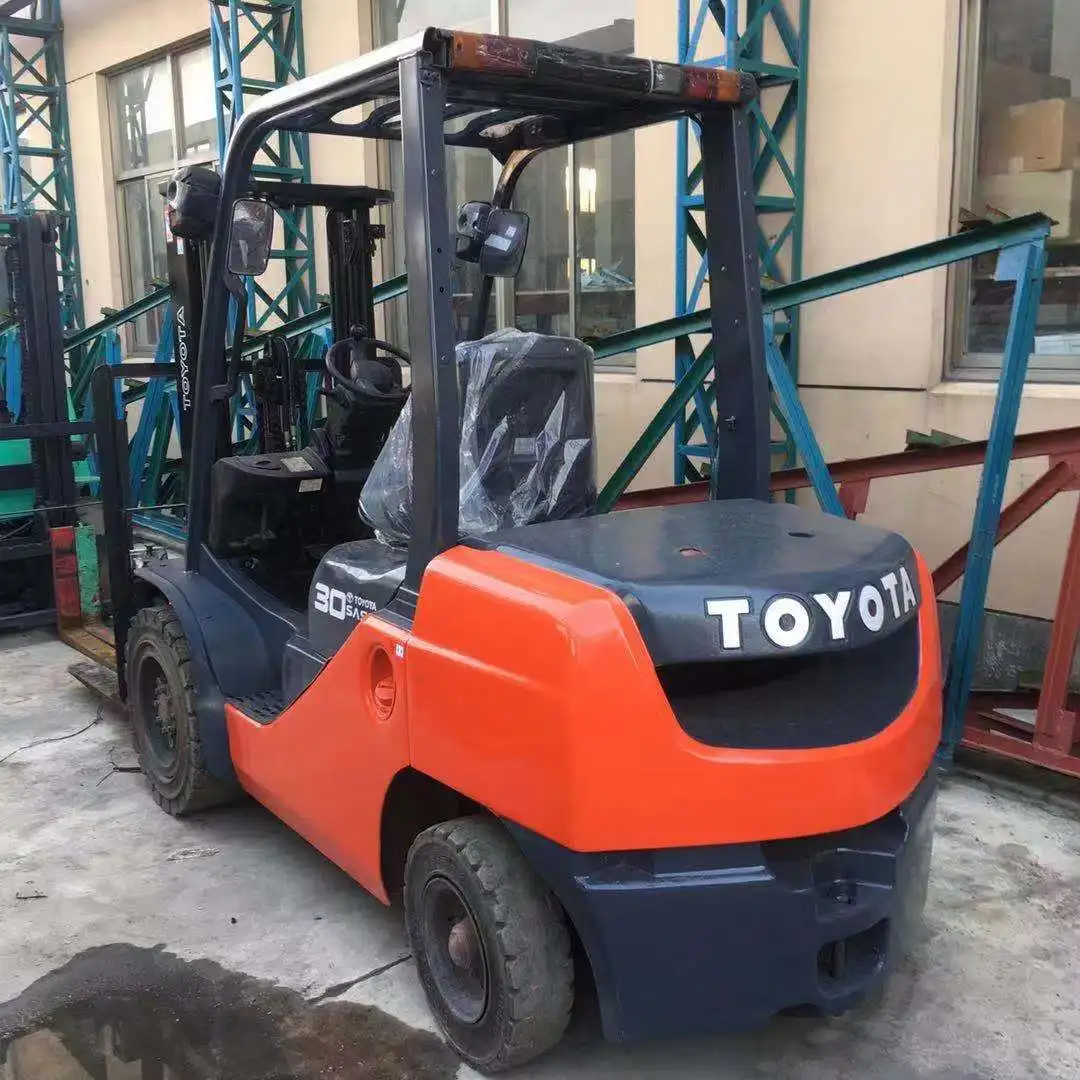 3-тонный использованы японский дизельный вилочный погрузчик Toyota FD30 с 4 5 м высота для продажи по низкой
