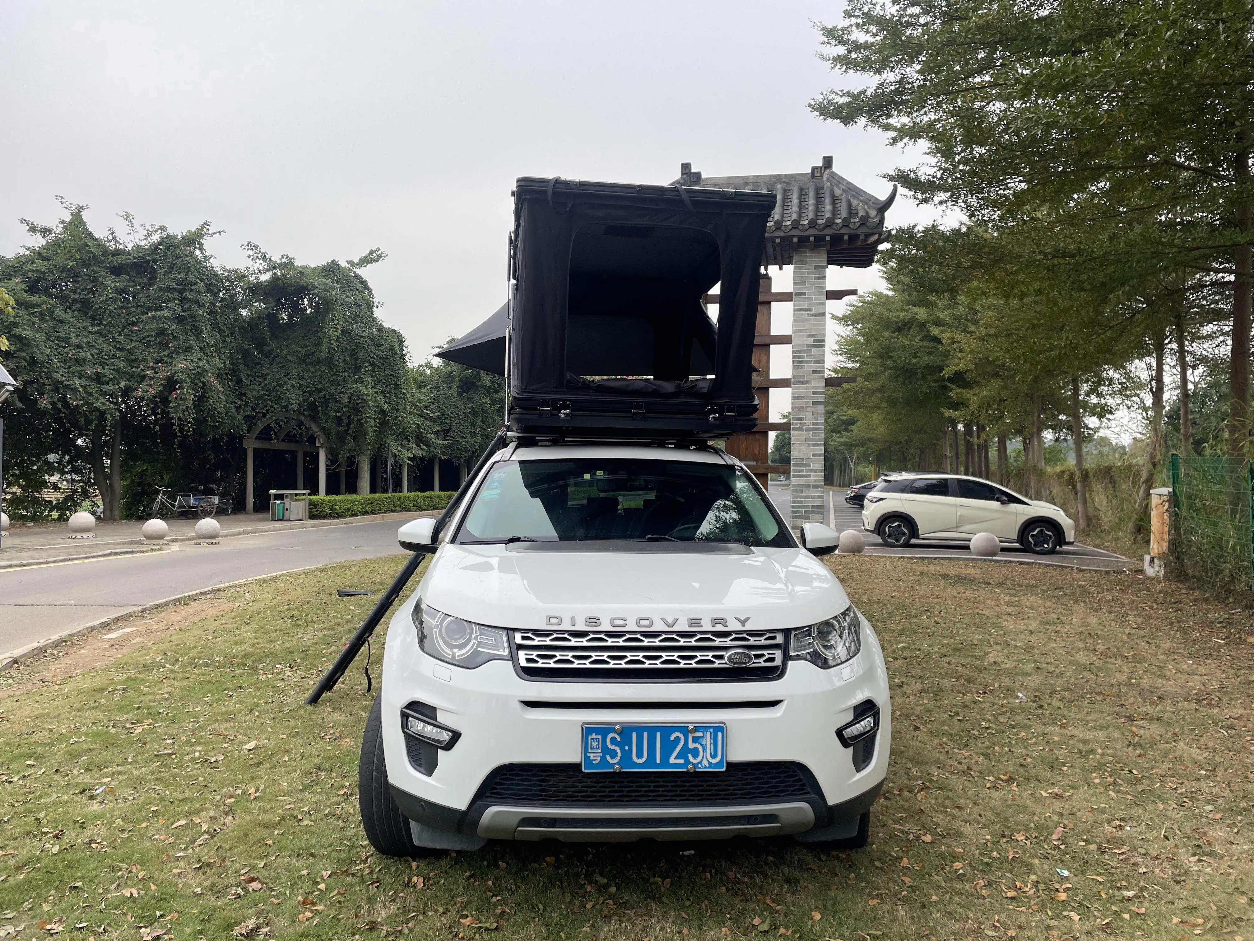 New Style Z shape Waterproof Rooftop Tent Aluminium Alloy Triangle Hard Shell Roof Top Tent