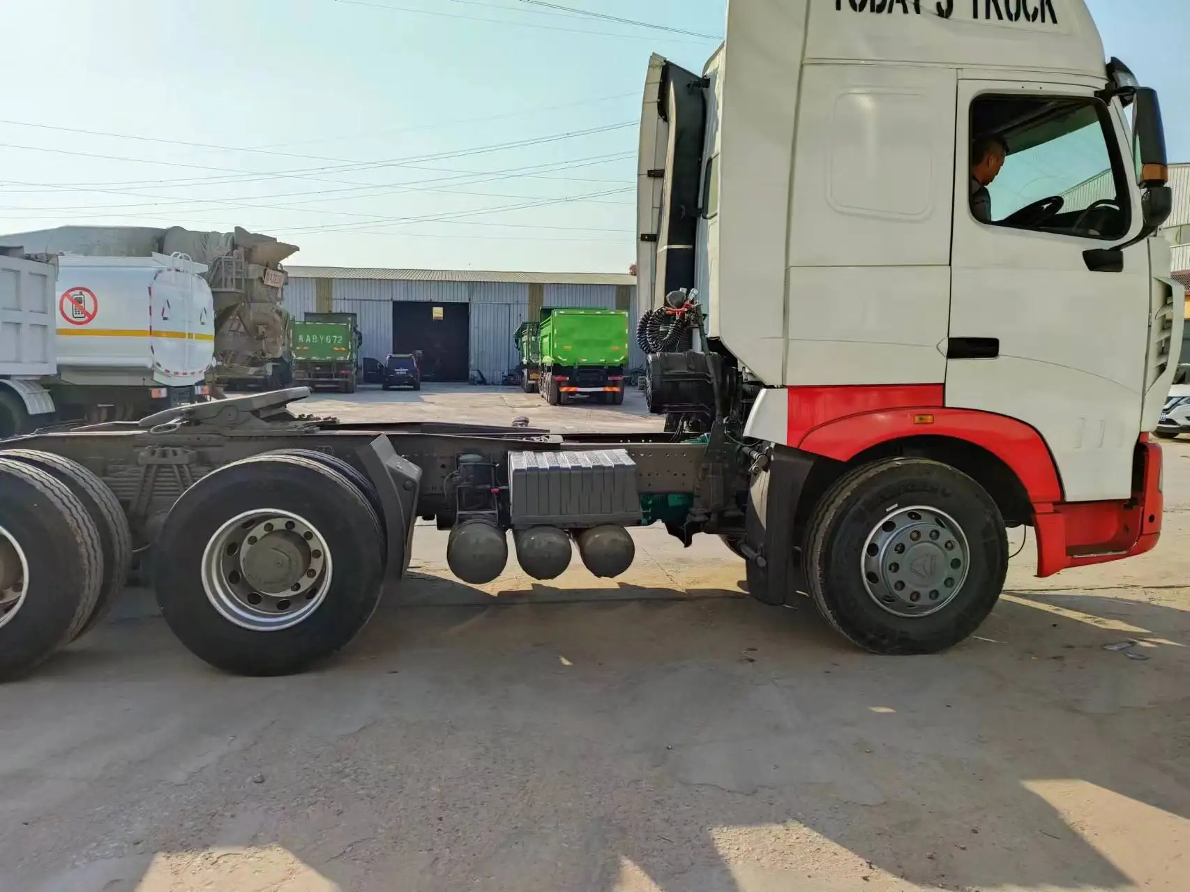 Sinotruk howoA7 tractor truck head truck Fast Gear Left Drive For Sale