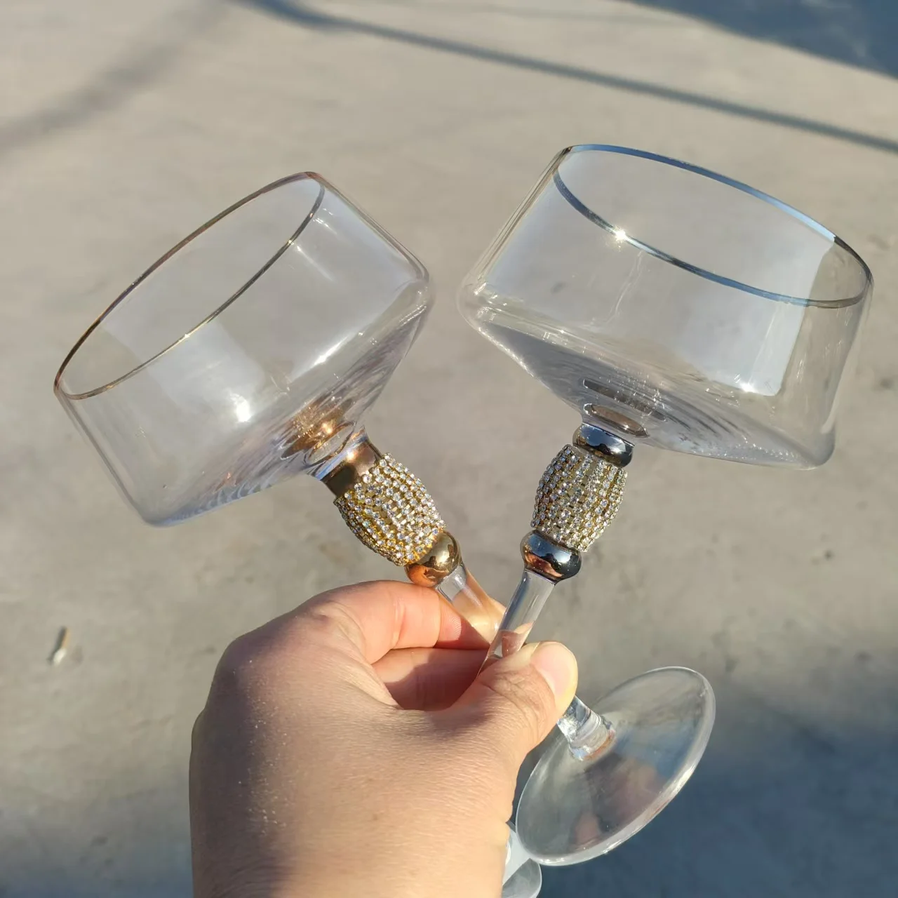 Glamorous EuropeanStyle Artificial winding DiamondStudded Glassware for HighEnd Wine Champagne and Cocktail