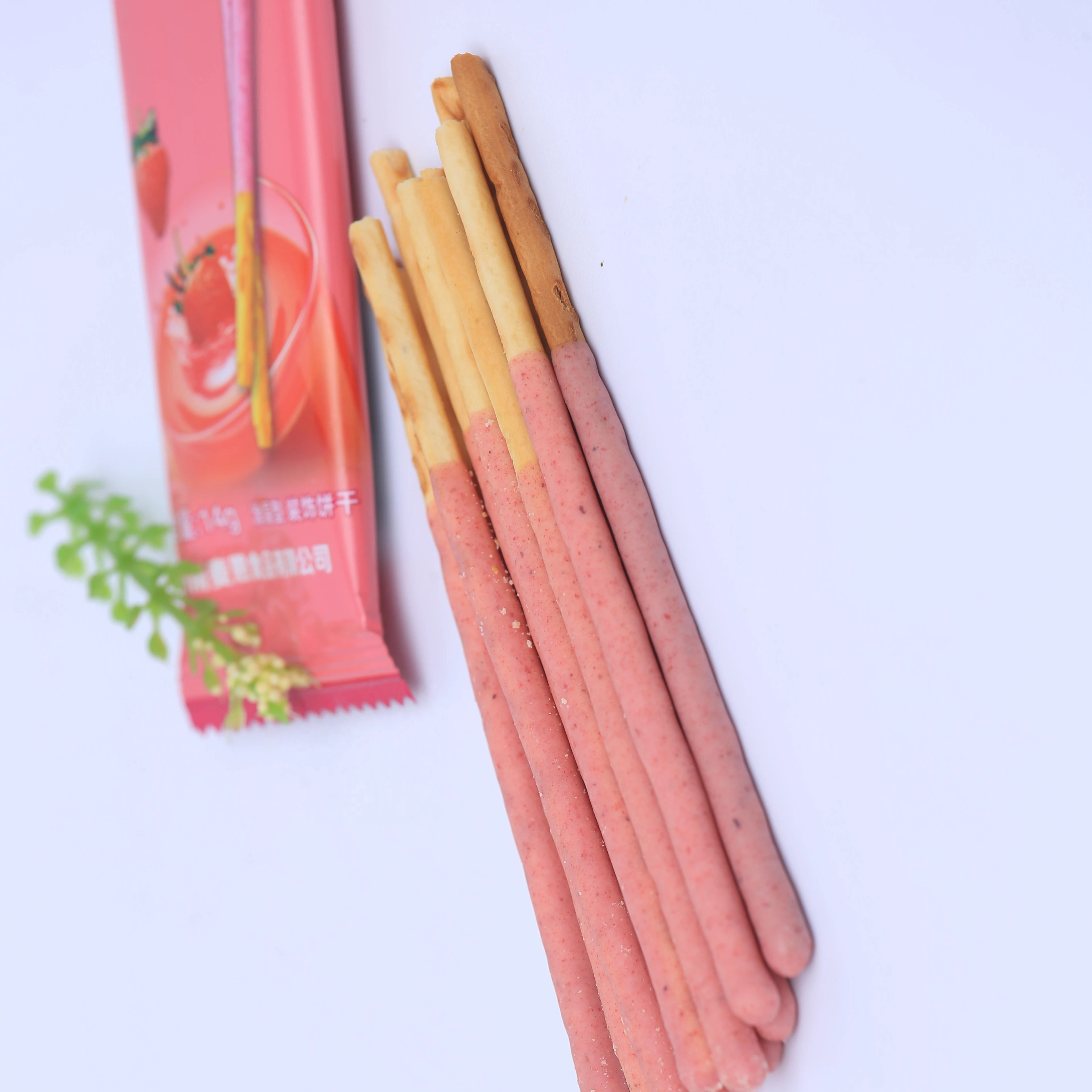 Смешная шоколадная хрустящая палочка для печенья и печенья для оптовой продажи с клубничным вкусом