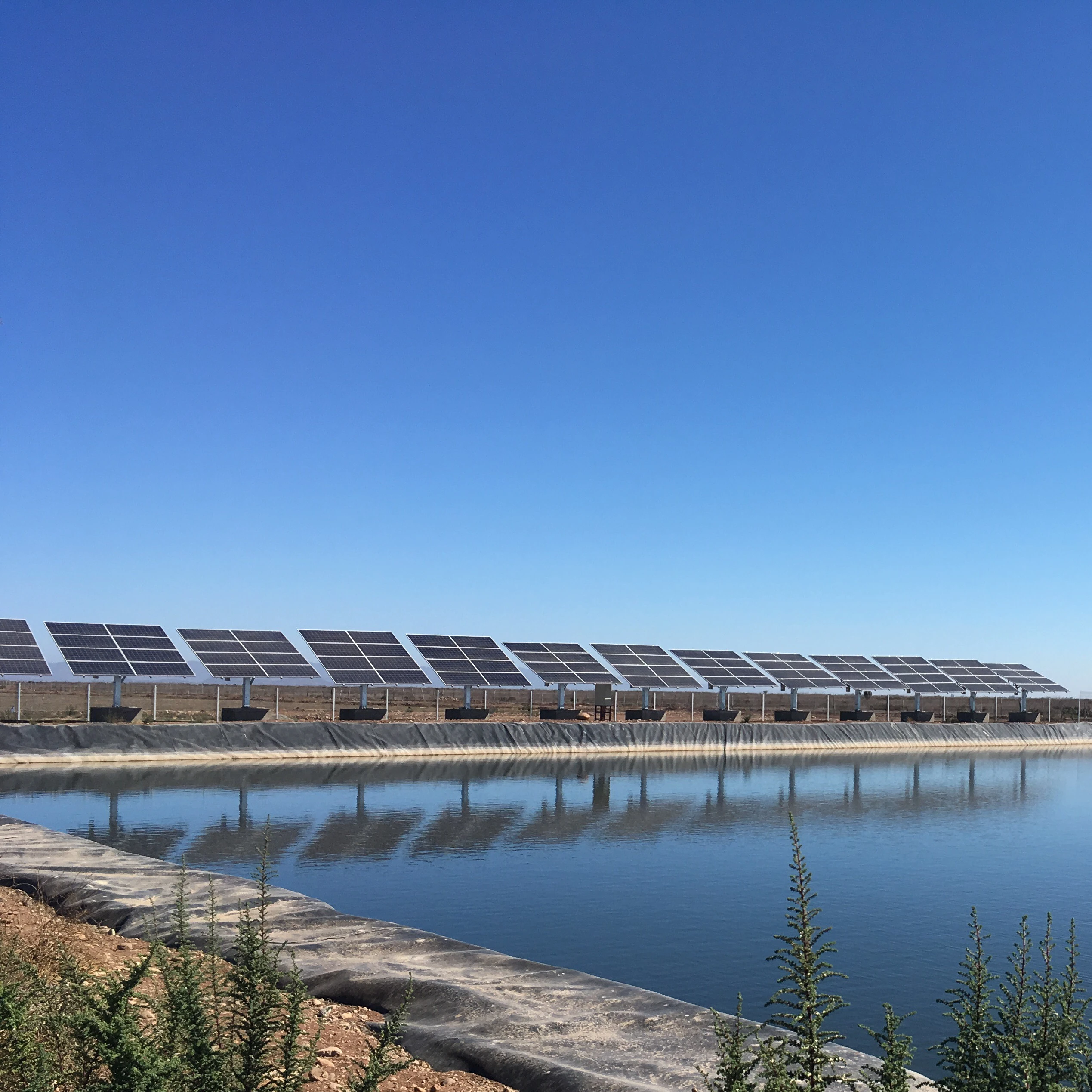 Factory direct supply China solar tracking system