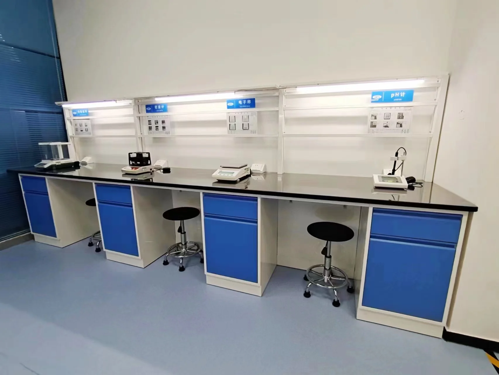 China Manufacturer Steel Central Lab Table Bench Work Table For University Laboratory