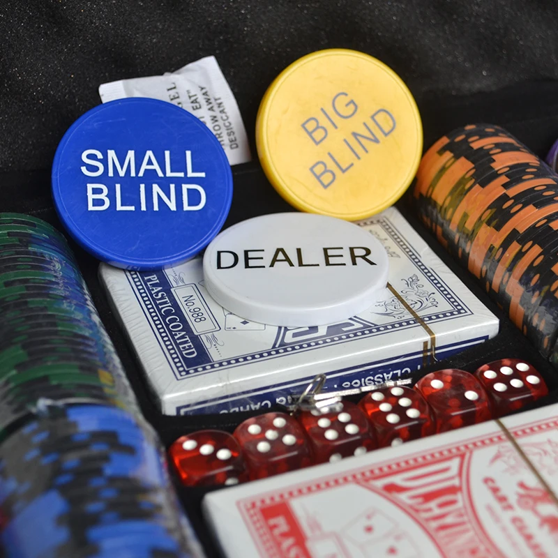 High Quality 100-500 pcs Clay Aluminum Suitcase Wheat Game pokers Coins Professional Custom Metal Box Poker Chip Set Supplier