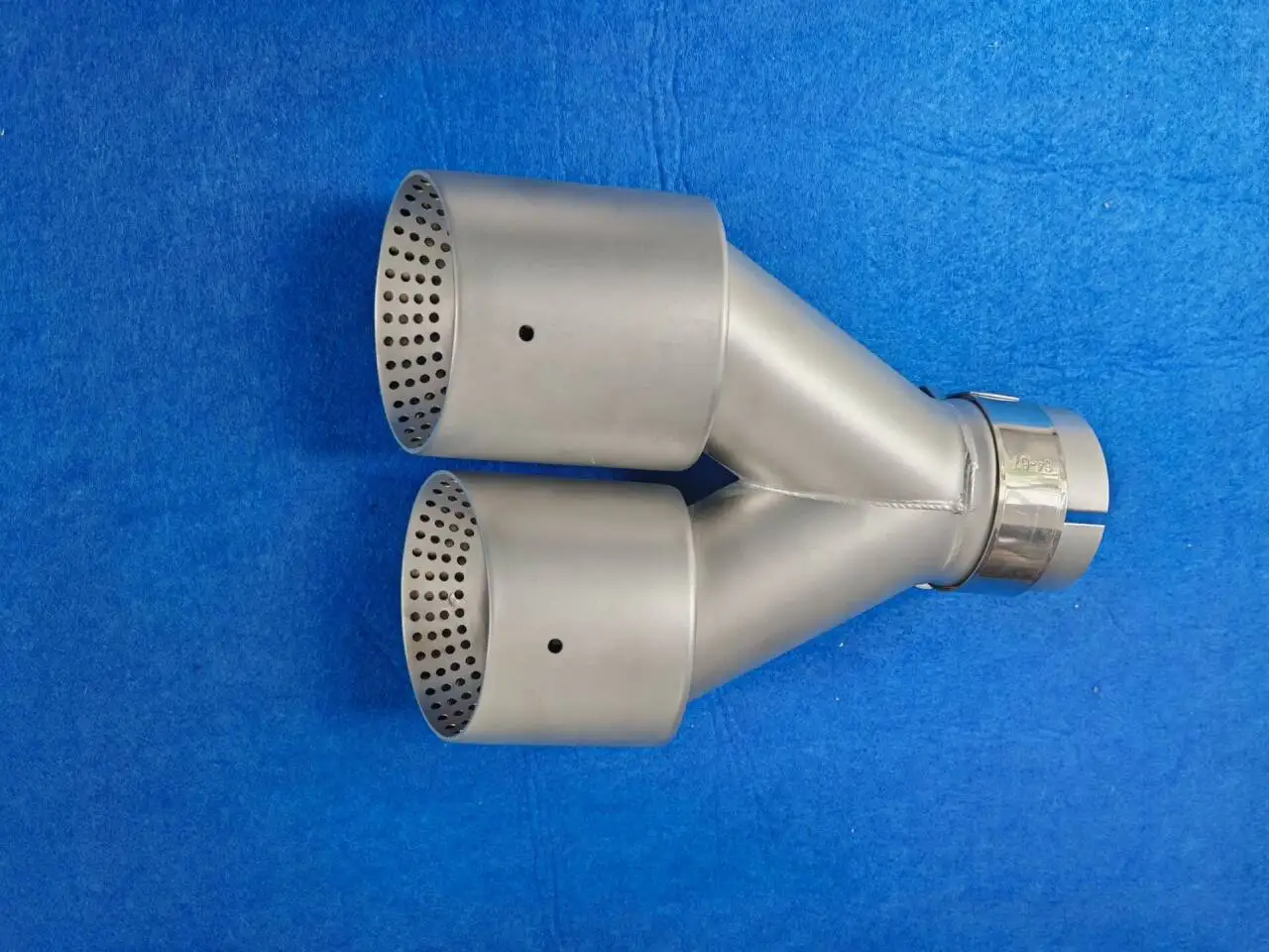 3.5 Inch Stainless Steel Automotive Y Shape Exhaust Muffler Exhaust Tip Akrapovic For Golf R