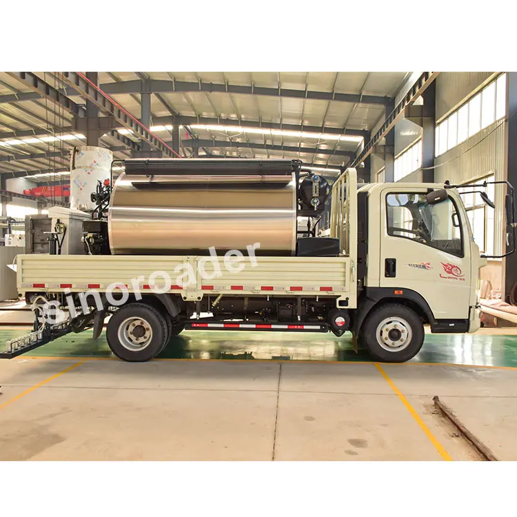Intelligent Asphalt Road Construction Machinery 4000L Bitumen Emulsion Sprayer Distributor