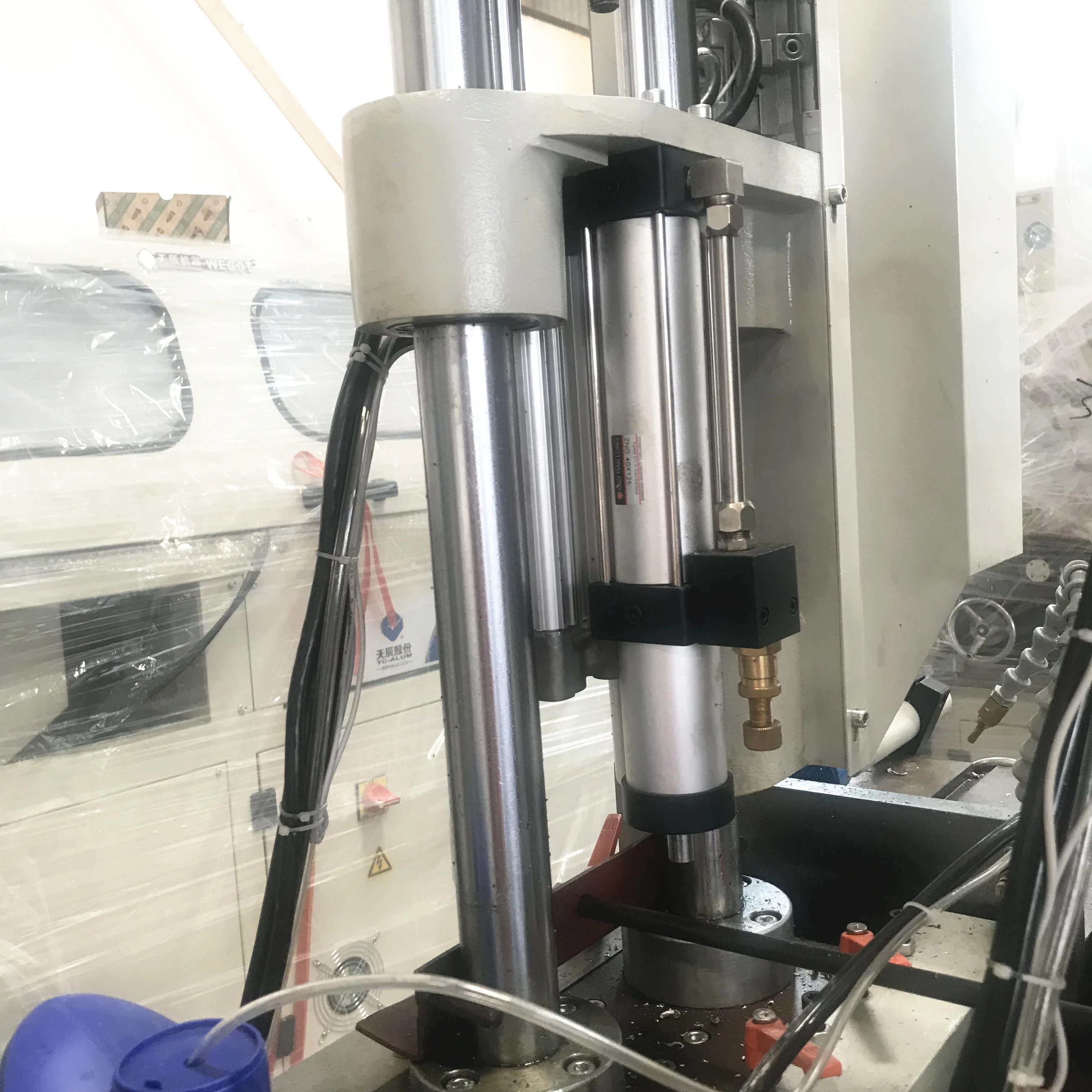 
High Speed Aluminum Window Frame Making Machine Copy Router with Drill for Window and Door 