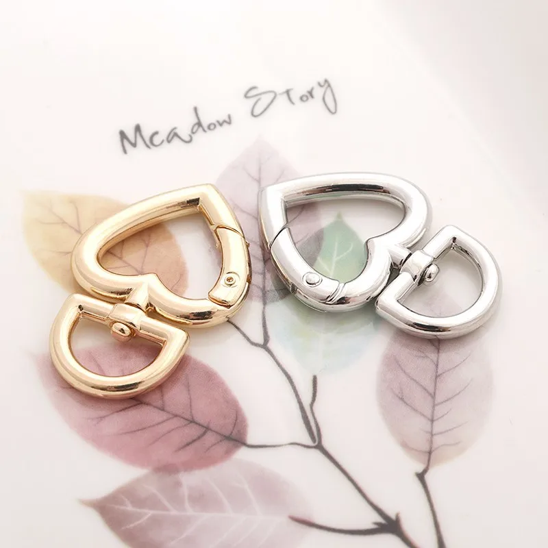 Metal Heart Shaped Snap Hook Key Ring Collar Carabiner Bag Strap Buckles Lobster Clasp Keychain