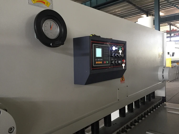  Поставщик QC11K-8 * 3200 Cnc гидравлические ножницы для металла Китай гильотинные 220В/380В 24 месяцев ЯПОНИЯ