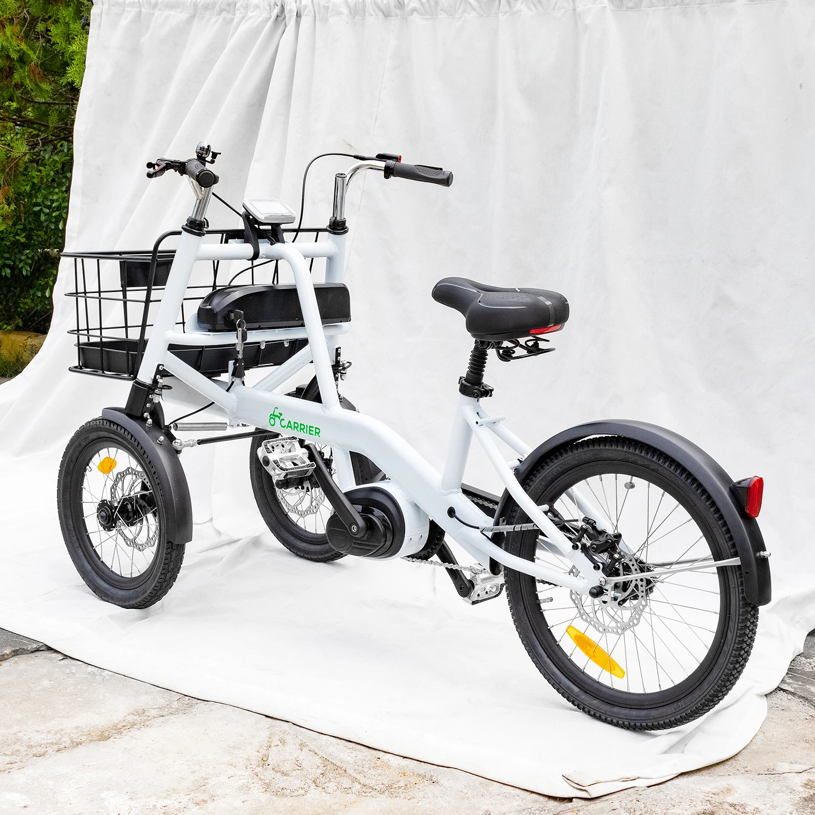 Inverted three-wheeled electric scooter rolleproof two wheels in front