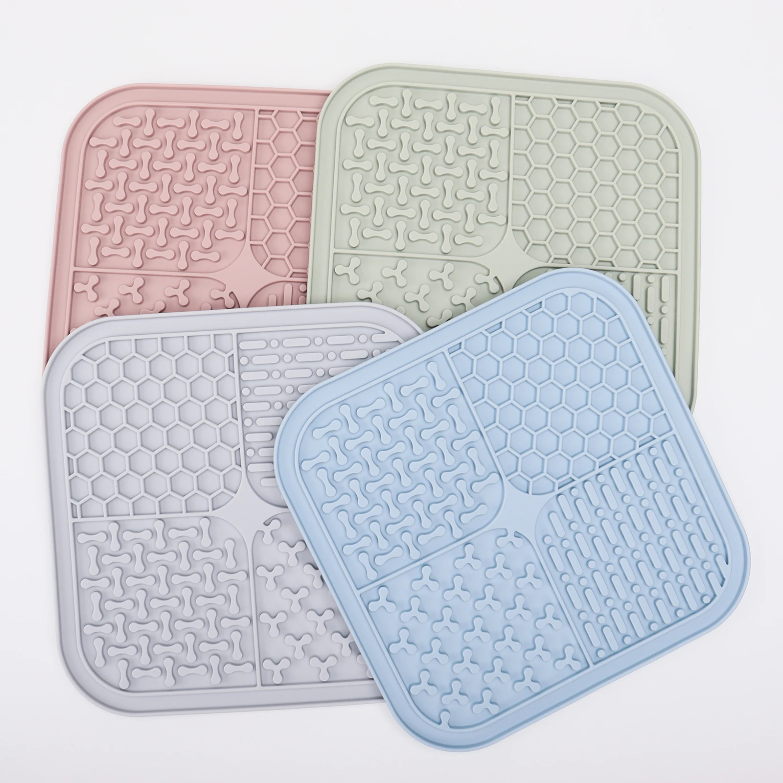 Dog lick mat sucker pad pet silicone placemat silicone pet lick mat pet licking mat
