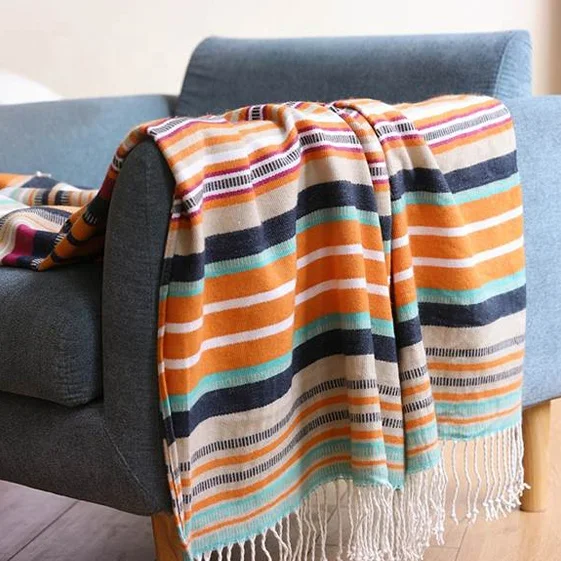 Wholesale 100%acrylic rainbow striped woven picnic blanket tassel quilted blanket for home textile