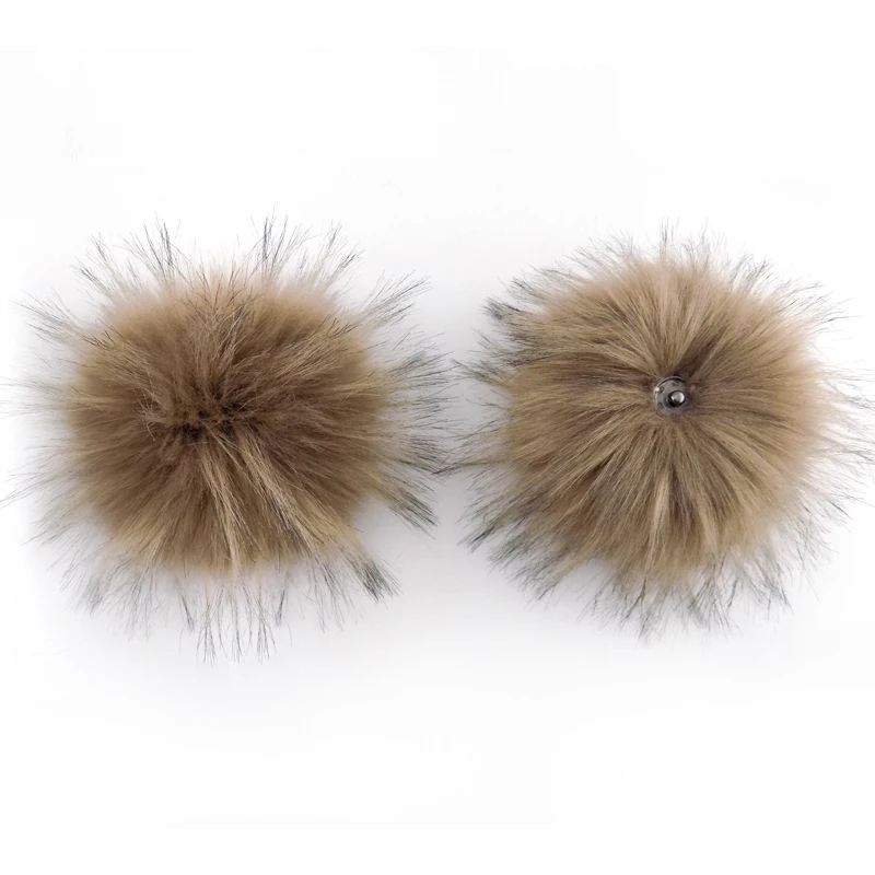 fur pom with snap (22)