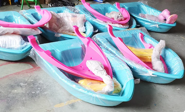 Kids Mini inflatable electric bumper boat Portable Plastic Boat Inflatable Pool Game Bumper Boat with Battery