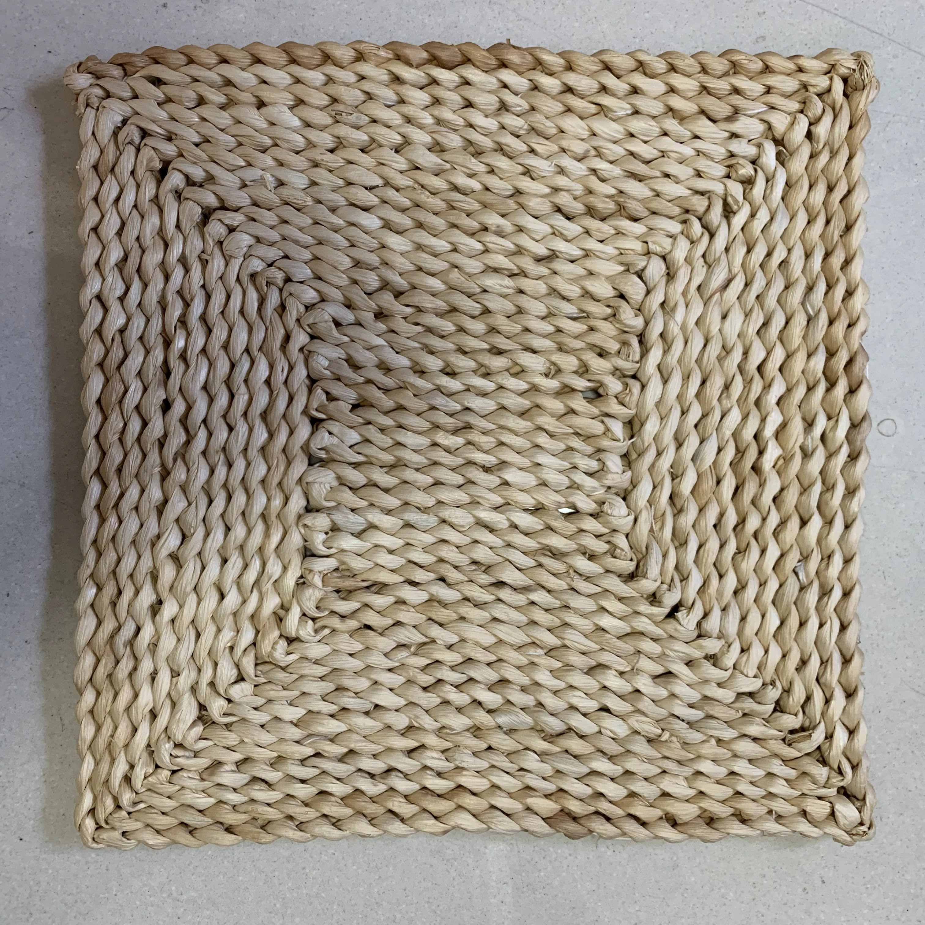 Трава, новый дизайн, квадратная форма, подстилка из натурального материала