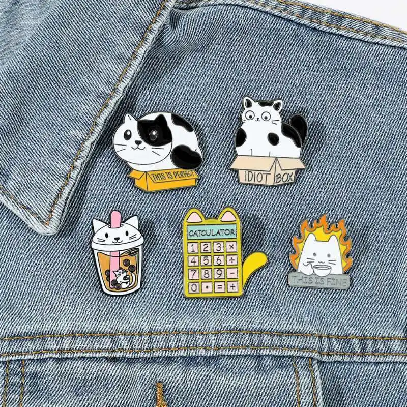 Metal Lapel Pins Friends Gifts Enamel Badge Lapel With Backing Card Cute cartoon Low MOQ Custom Designer Cartoon  Brooches Metal