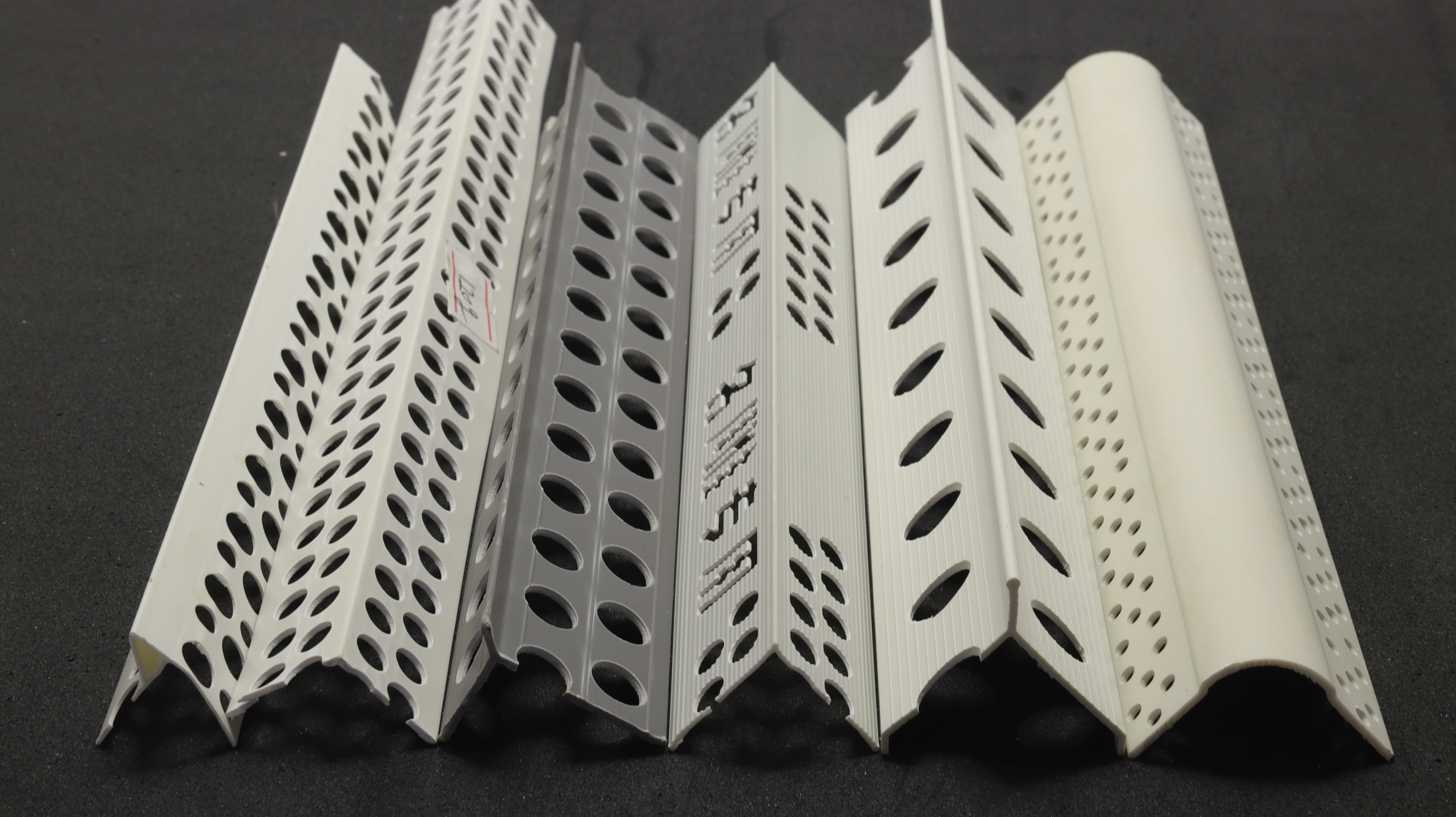 2.7m PVC Corner Bead with Fiberglass Mesh