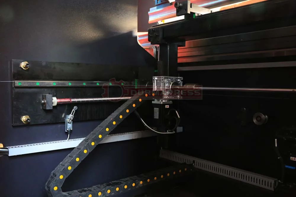 High precision high quality electric control box WC67K-63T/2500 cnc press brake bending machine with E21/DA52/DA56