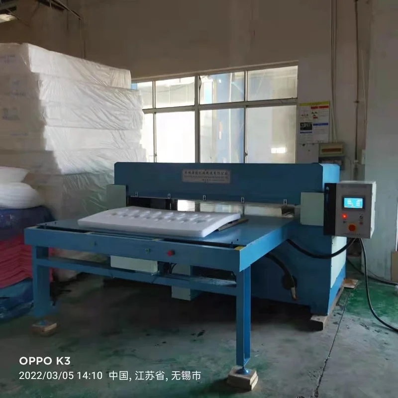 Automatic eva flip flop sole cutting machine