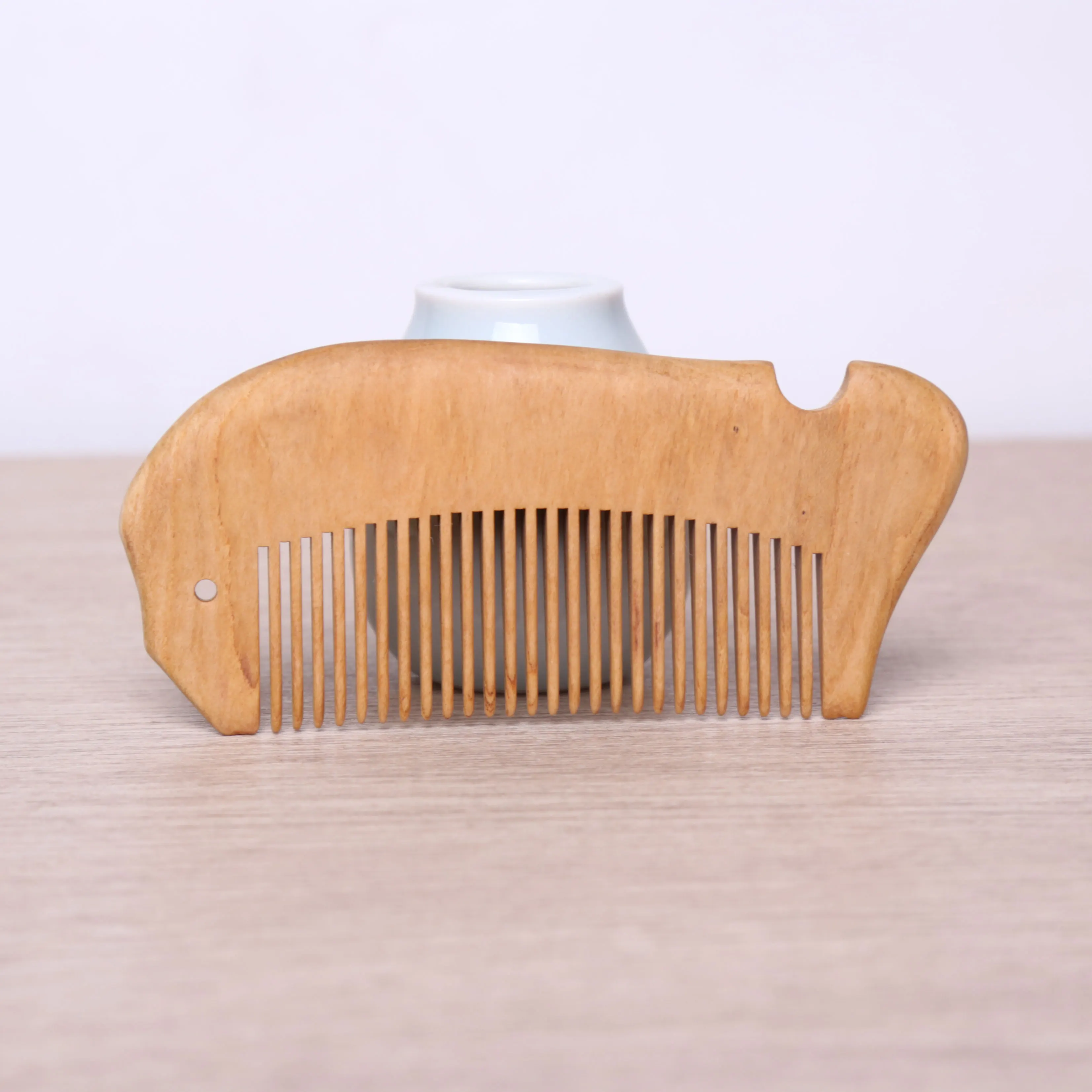 Chinese wood carving handicraft manufacturers  Simple comb  Mahogany comb Customization of wood carving gifts