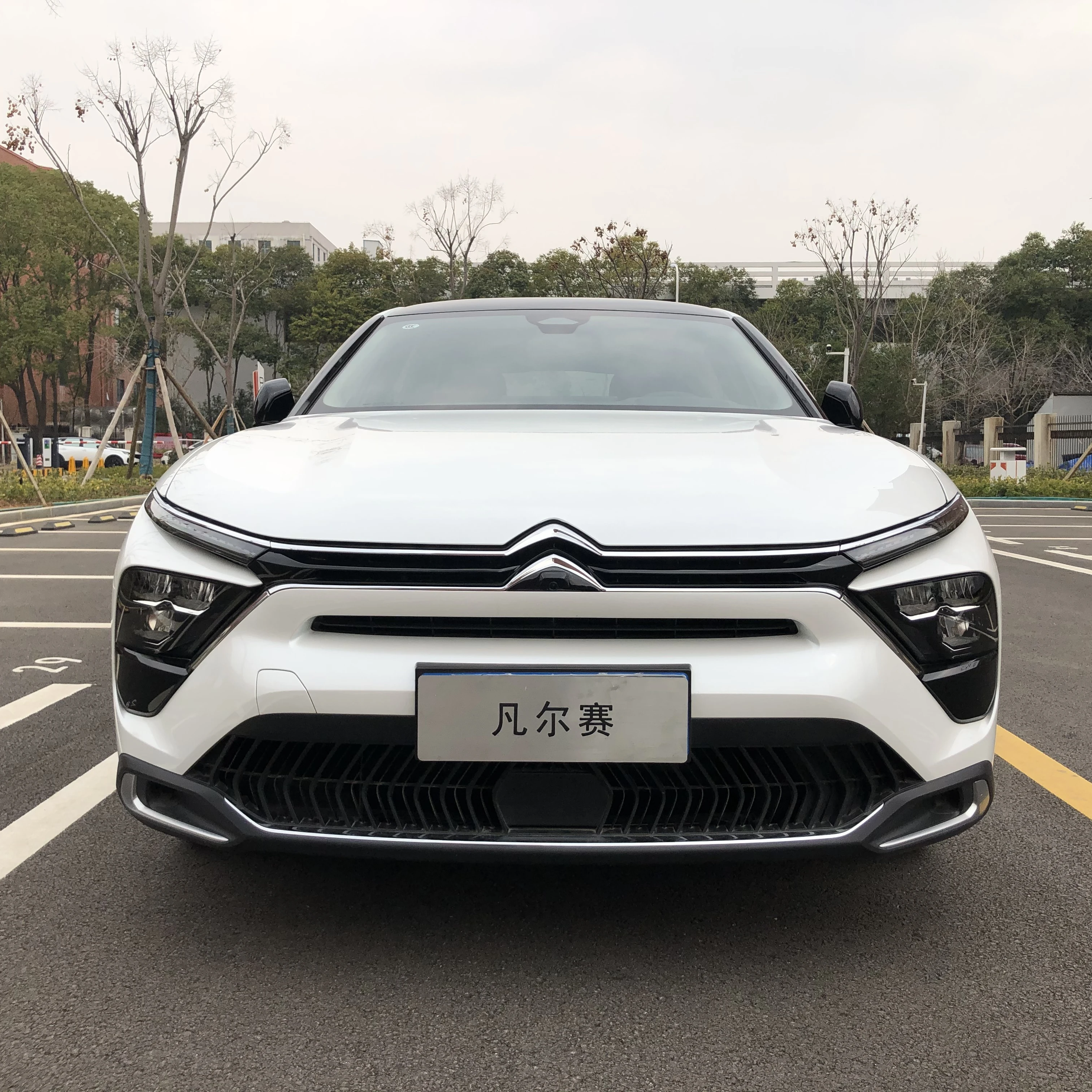 Dongfeng новый дизайн автомобилей б/у Подержанные подержанные автомобили Седан с правым рулем