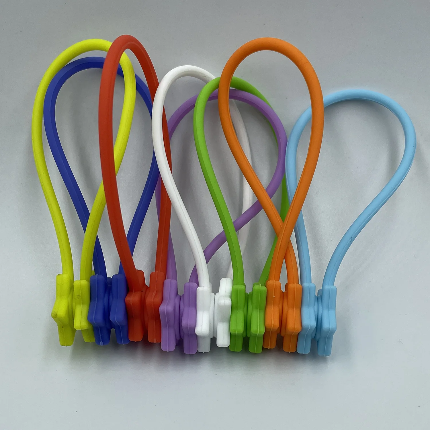 Silicone  belt with magnet winding device star charging earphone cable receiver