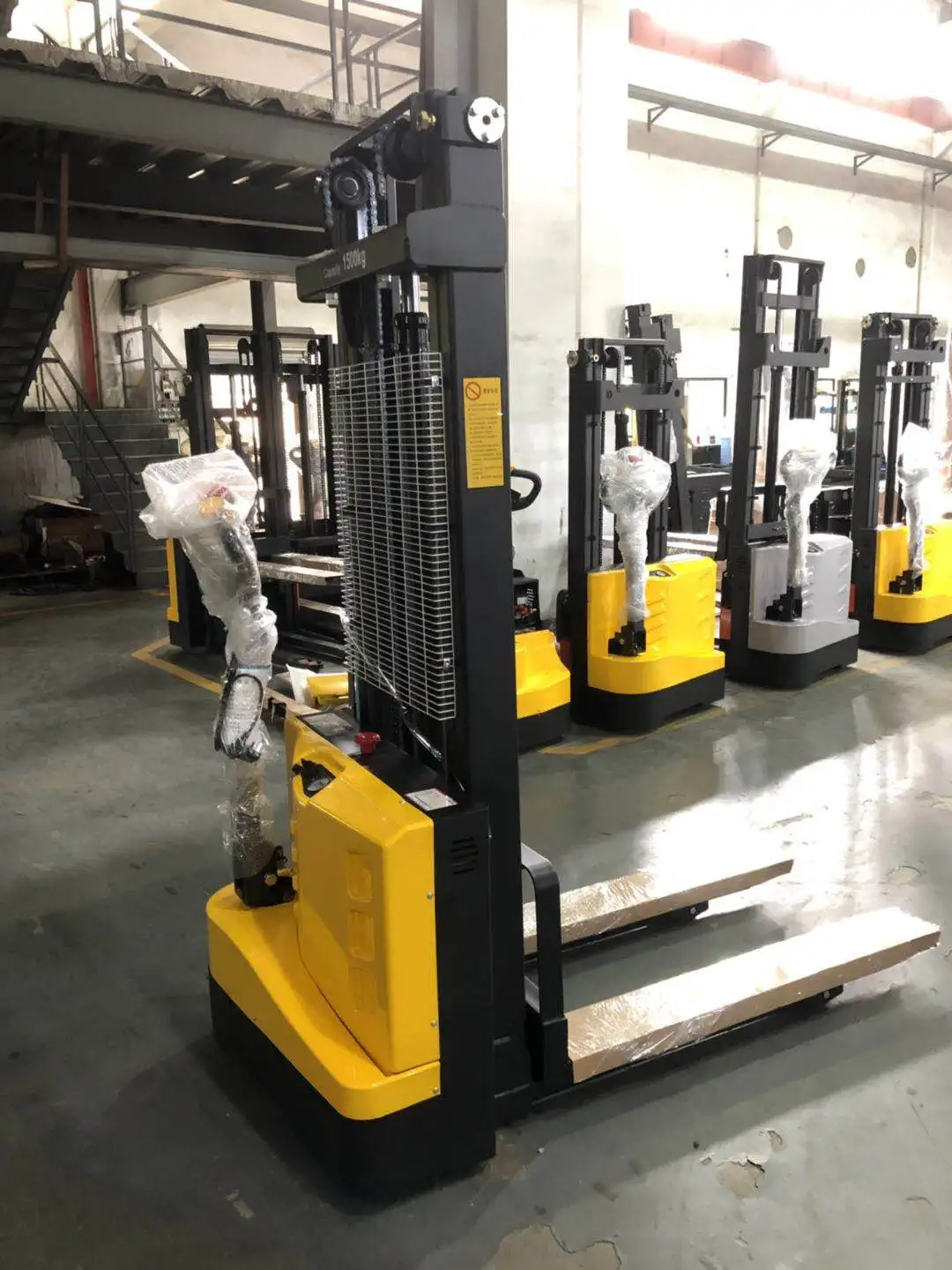 Заводская цена 1000 кг 2,5 м переносной электрический штабелер ES10M