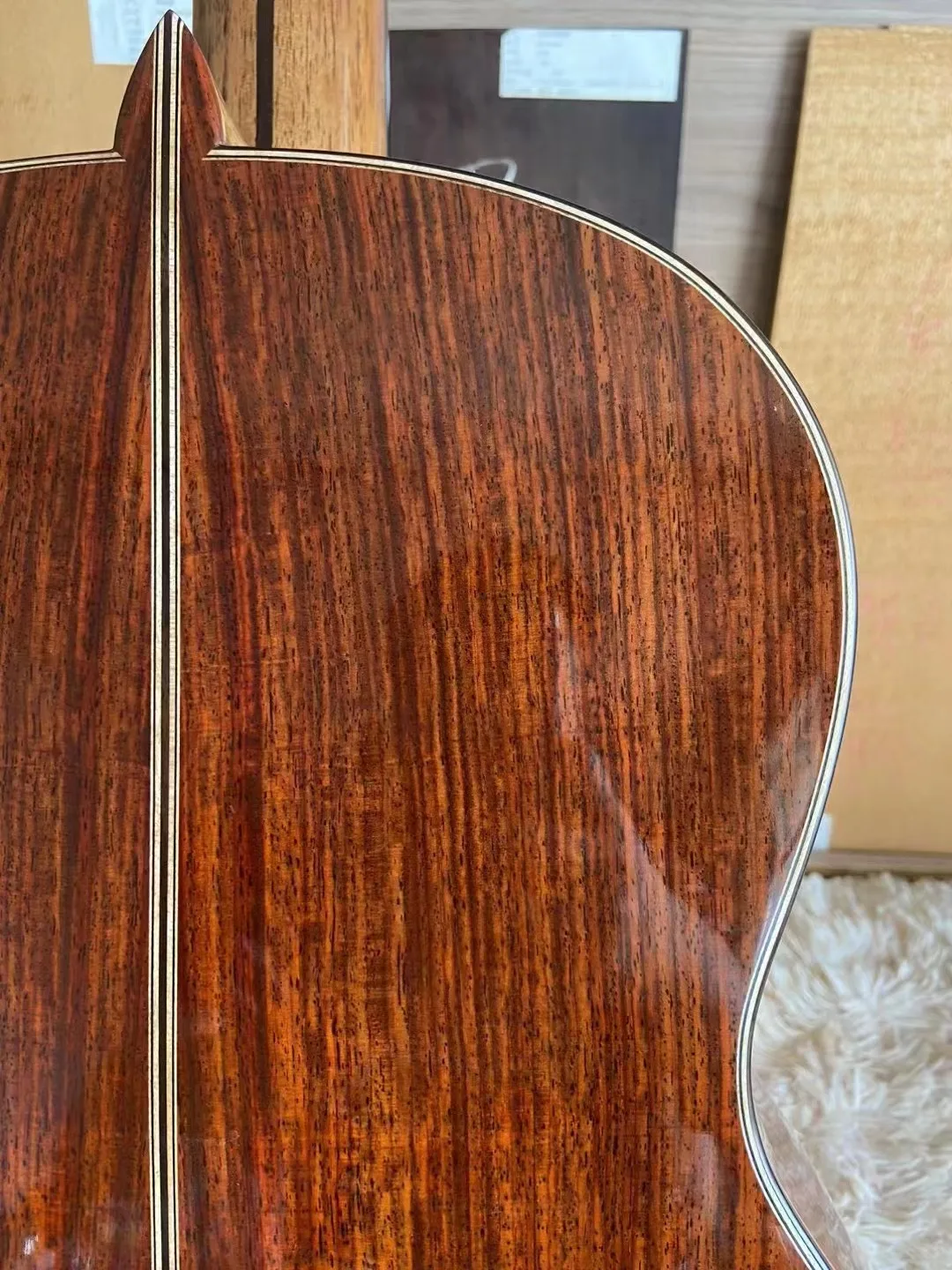 All-Solid Wood classical guitar with German spruce matched with the straight-grained figured Cocobolo of 2005