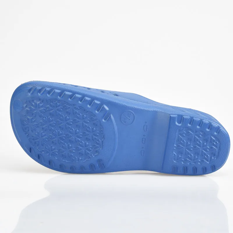 Wholesale Waterproof Non-Slip Medical Hospital Operating Room EVA Garden Clog Safety Work Kitchen Shoes