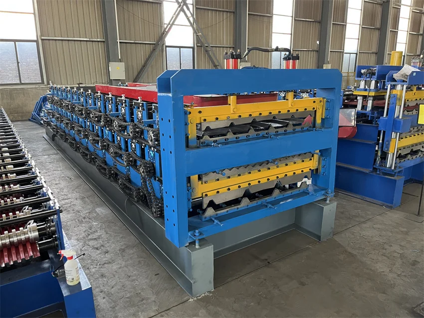 Three-layer tile roofing sheet making machine/corrugated iron sheet making machines/maquina de calaminas