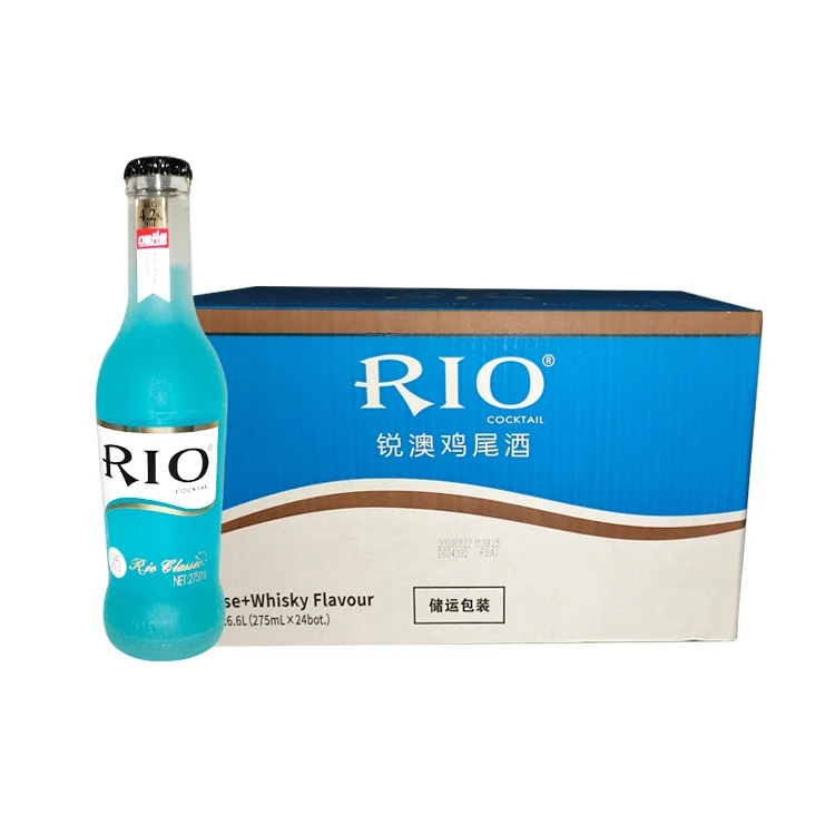 Коктейль в стиле Рио, слегка пьяный, маленькая красивая девушка, напиток в виде пузырьков с иностранным духом