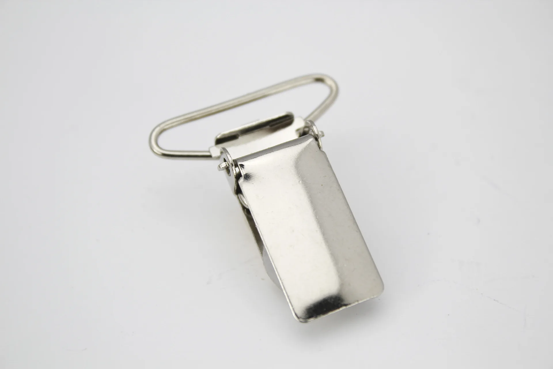 Wholesale dummy clips baby pacifier buckle Strap hardware metal crocodile buckle with rubber Suspenders Clips