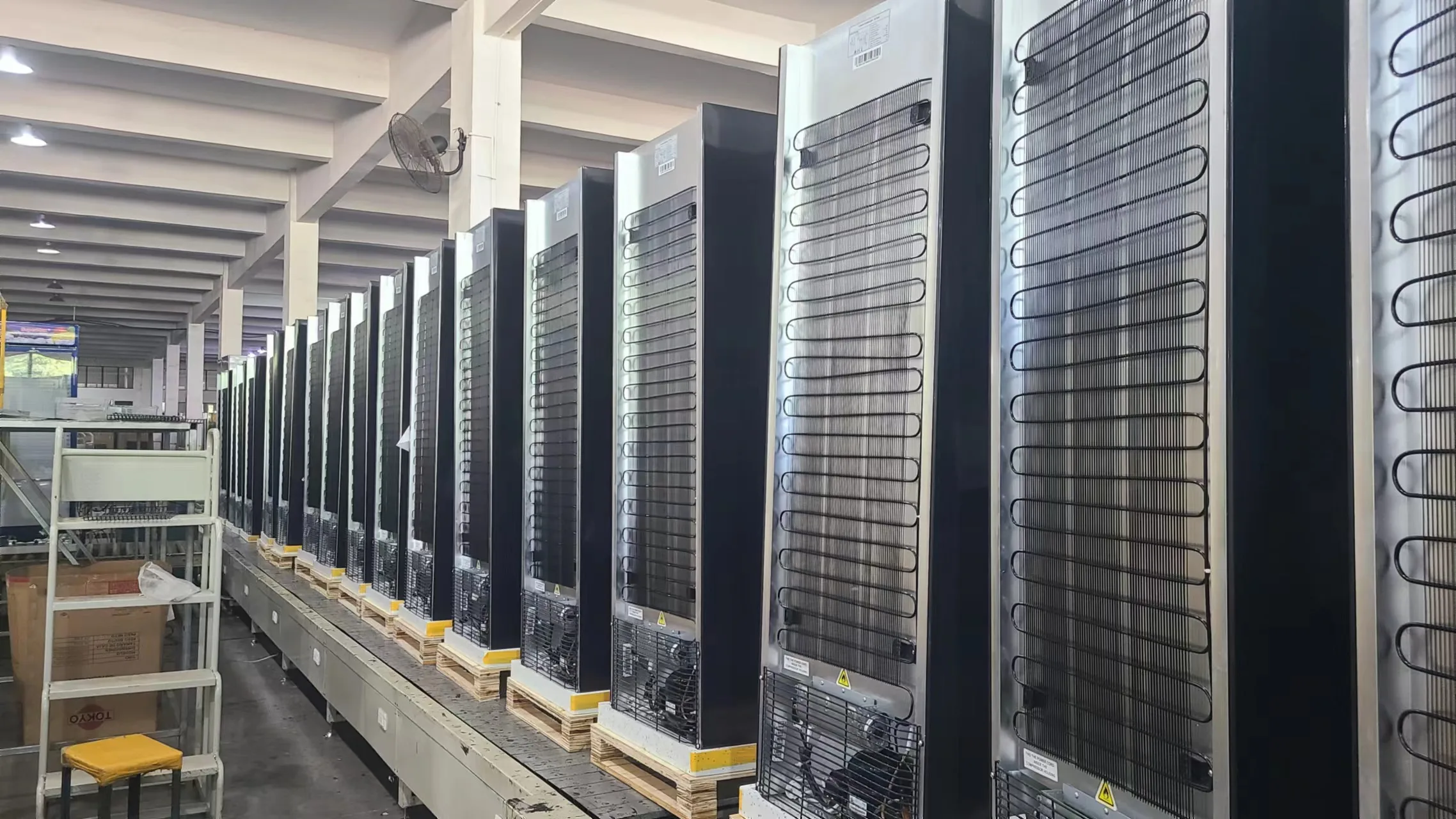 440L Beverage Cold Showcase Cooler Upright Single Door Refrigerated Display Merchandiser Chiller