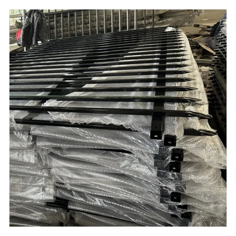 Competitive Price Outdoor Garden Fence Metal Garden Fence Panel Solar Fence Light Garden Decoration