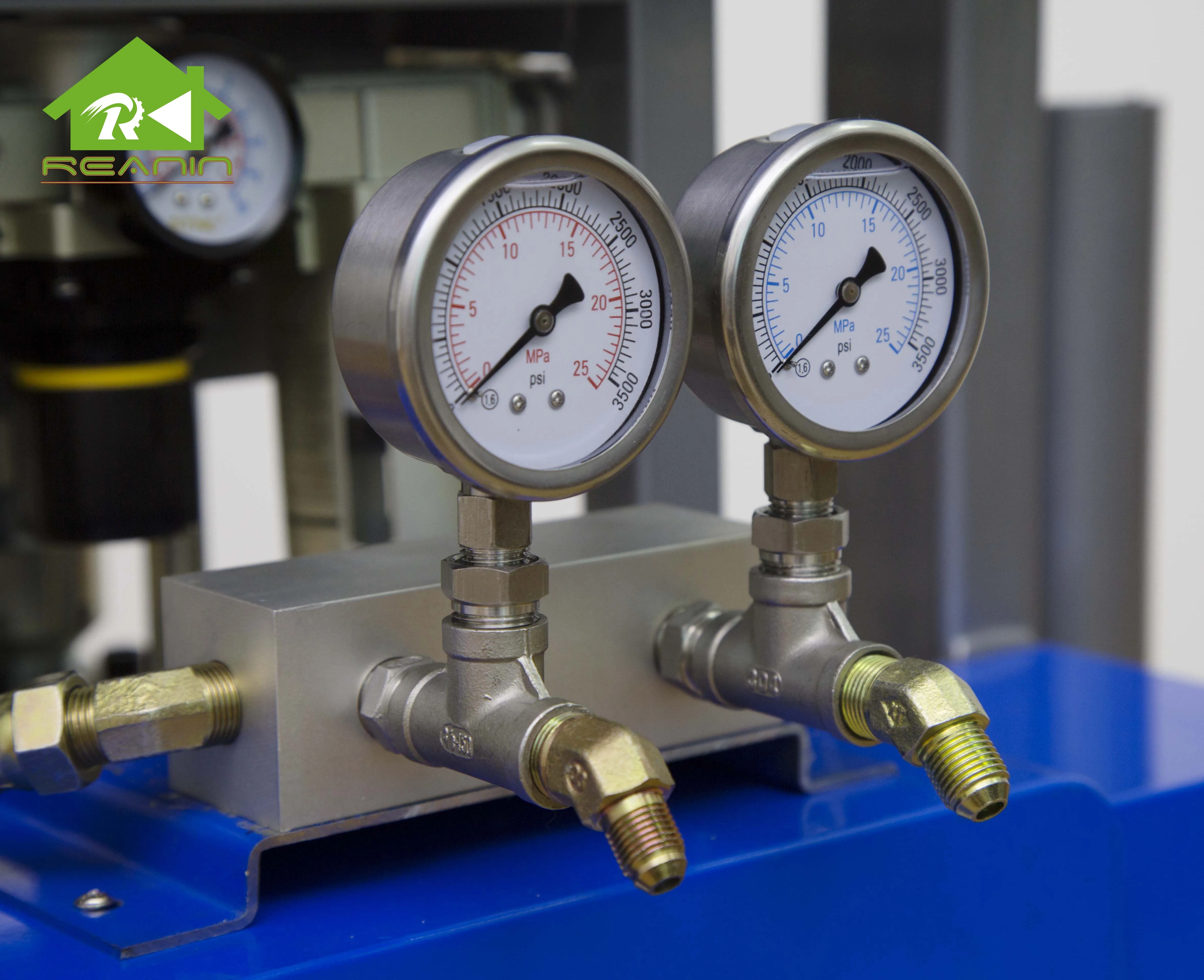 Reanin K2000 Pu Spray Foam Injection Pneumatic Portable Thermal Insulation Polyurethane Foam Machine