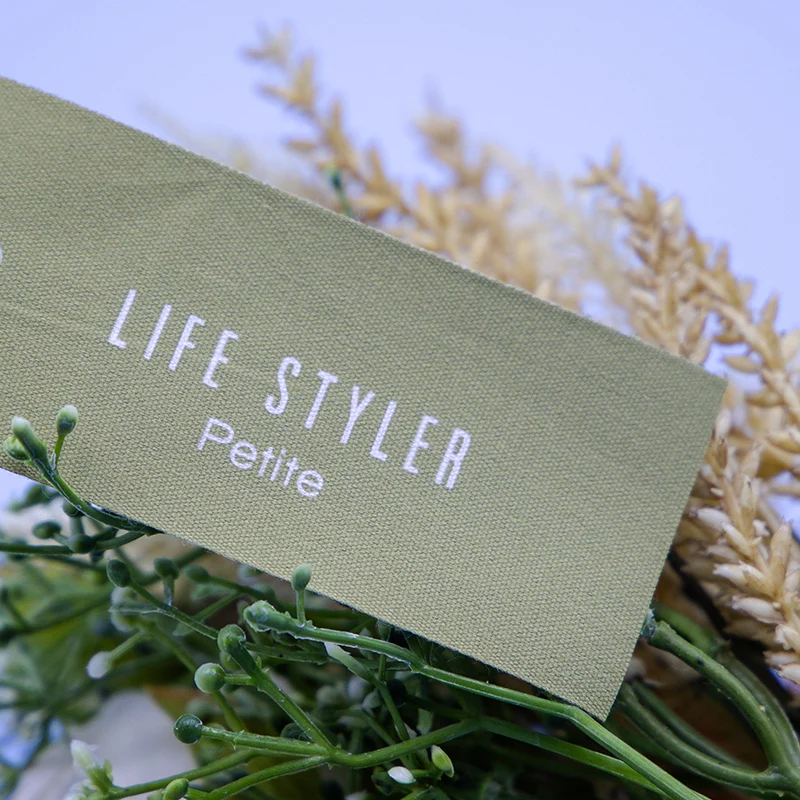 Custom Recycled Green Color Printing Fabric Clothing Paper Hang Tag For Clothes Perfume Candle Glass Bottles