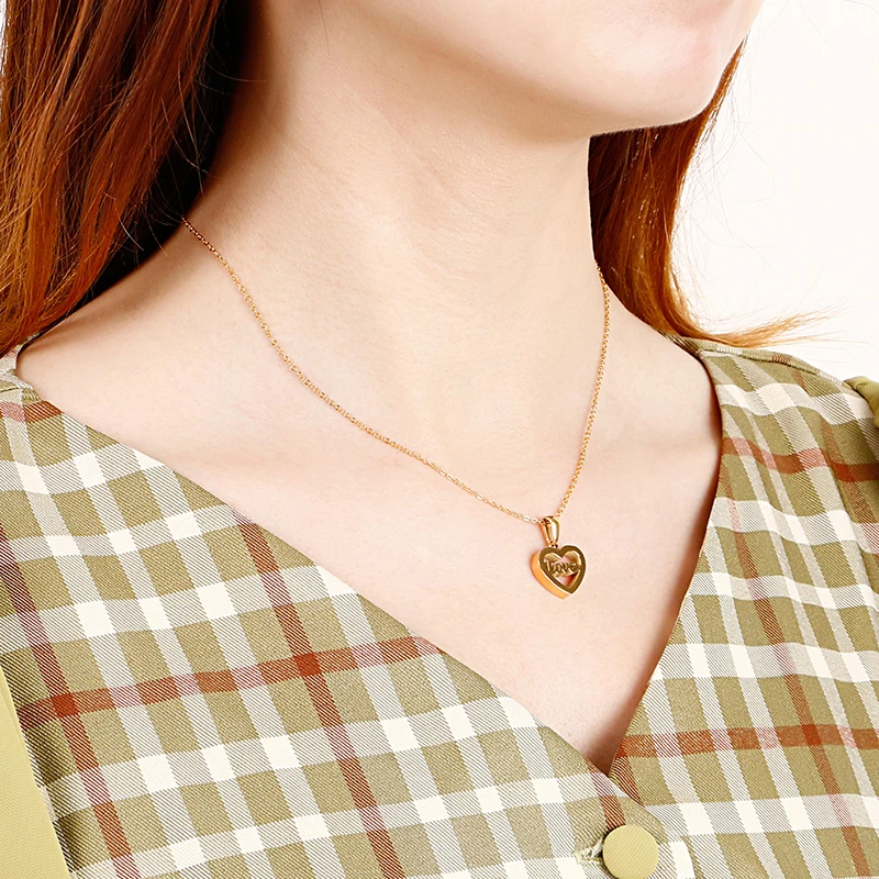 Fashion stainless wholesale collarbone necklaces love heart pendant necklace gold plated for couples