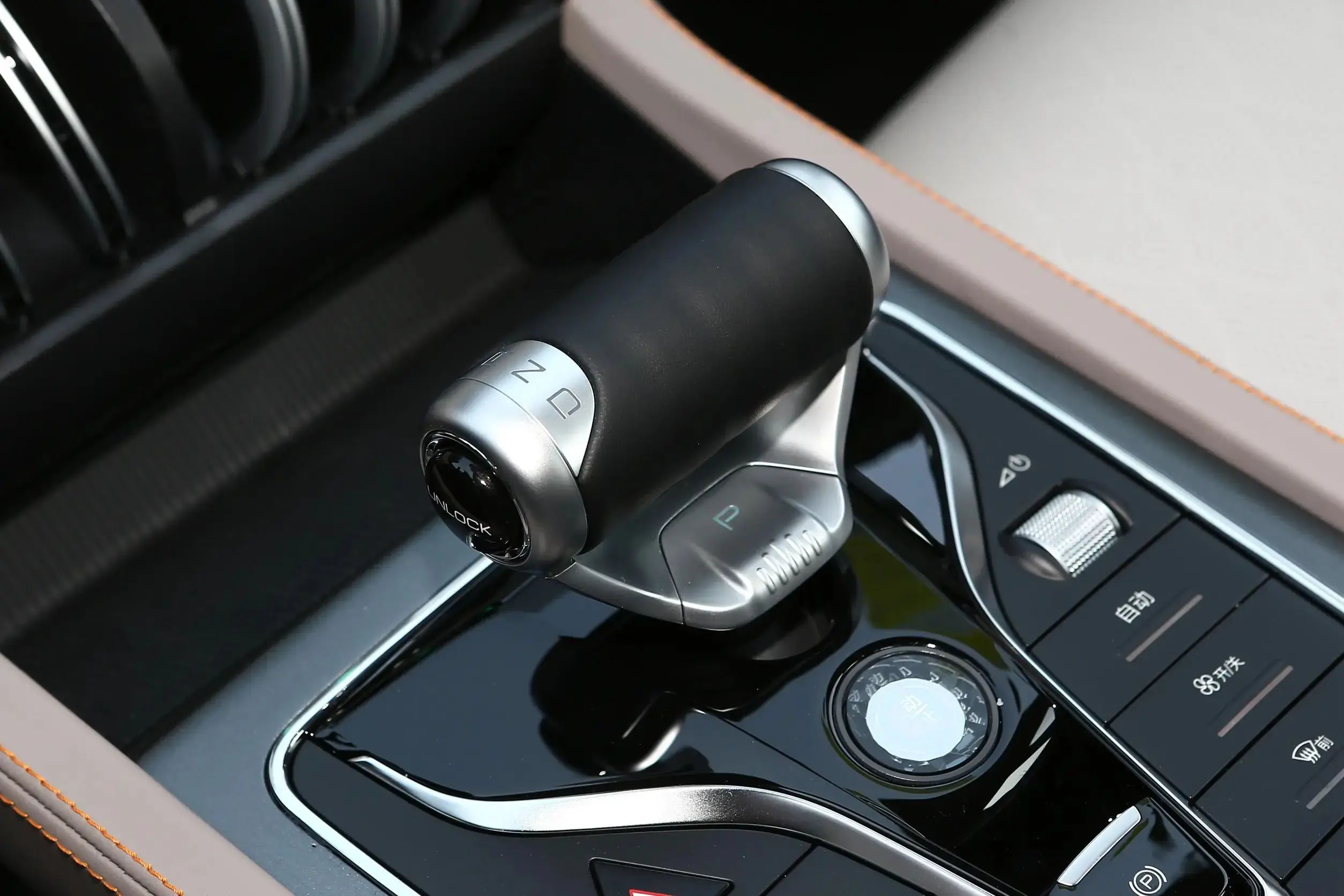 Hot-Selling Made In China Left Hand Drive Luxury BYD Yuan Plus Fast Charging Used New Energy Vehicle