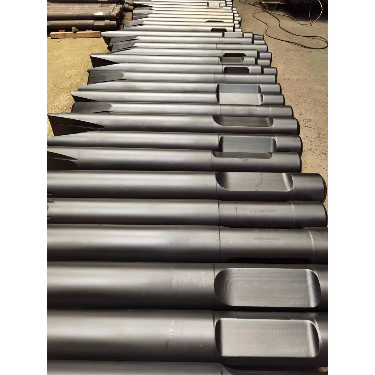 Mining type wear-resistant gun head slotted extension hammer breaker chisels