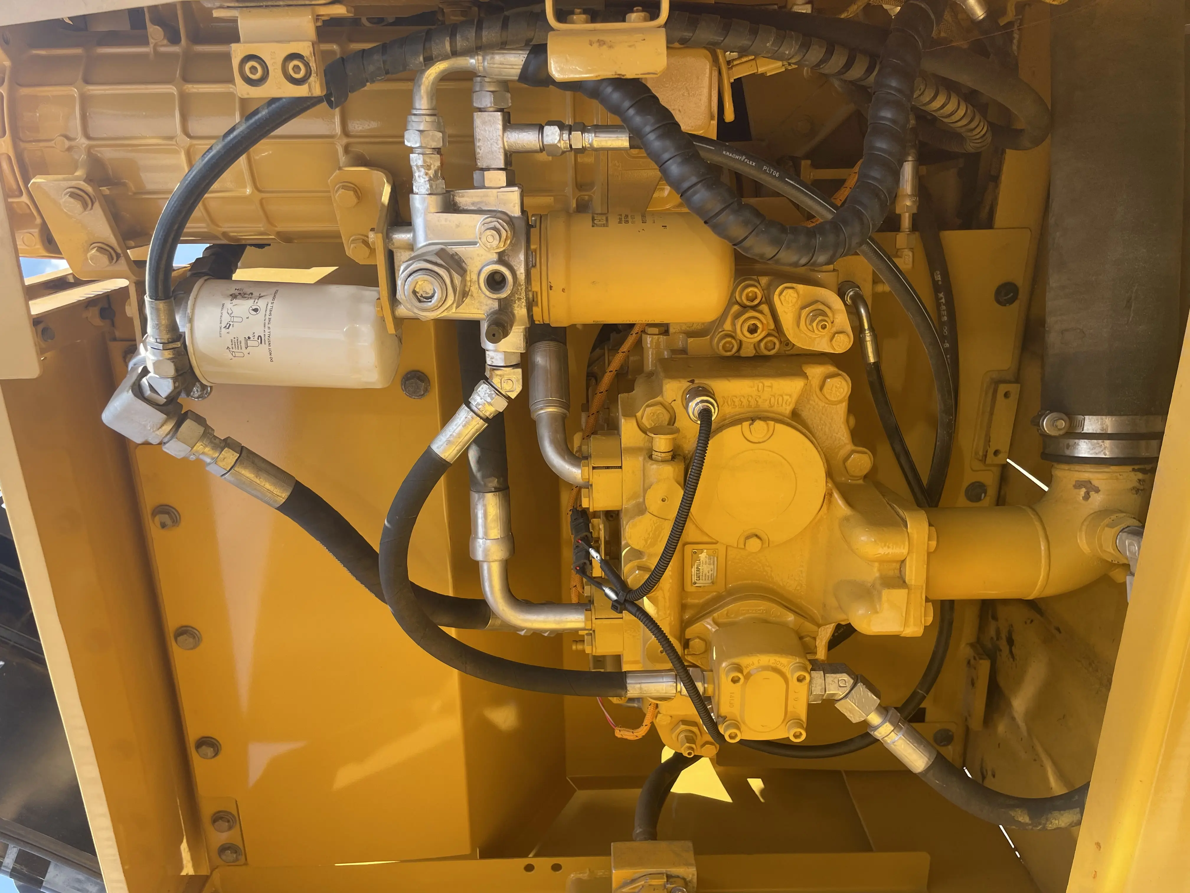 Cat 320D2l есть в наличии на продажу Шанхай сразу же после оплаты. Цена ниже гарантированного качества один год гарантии