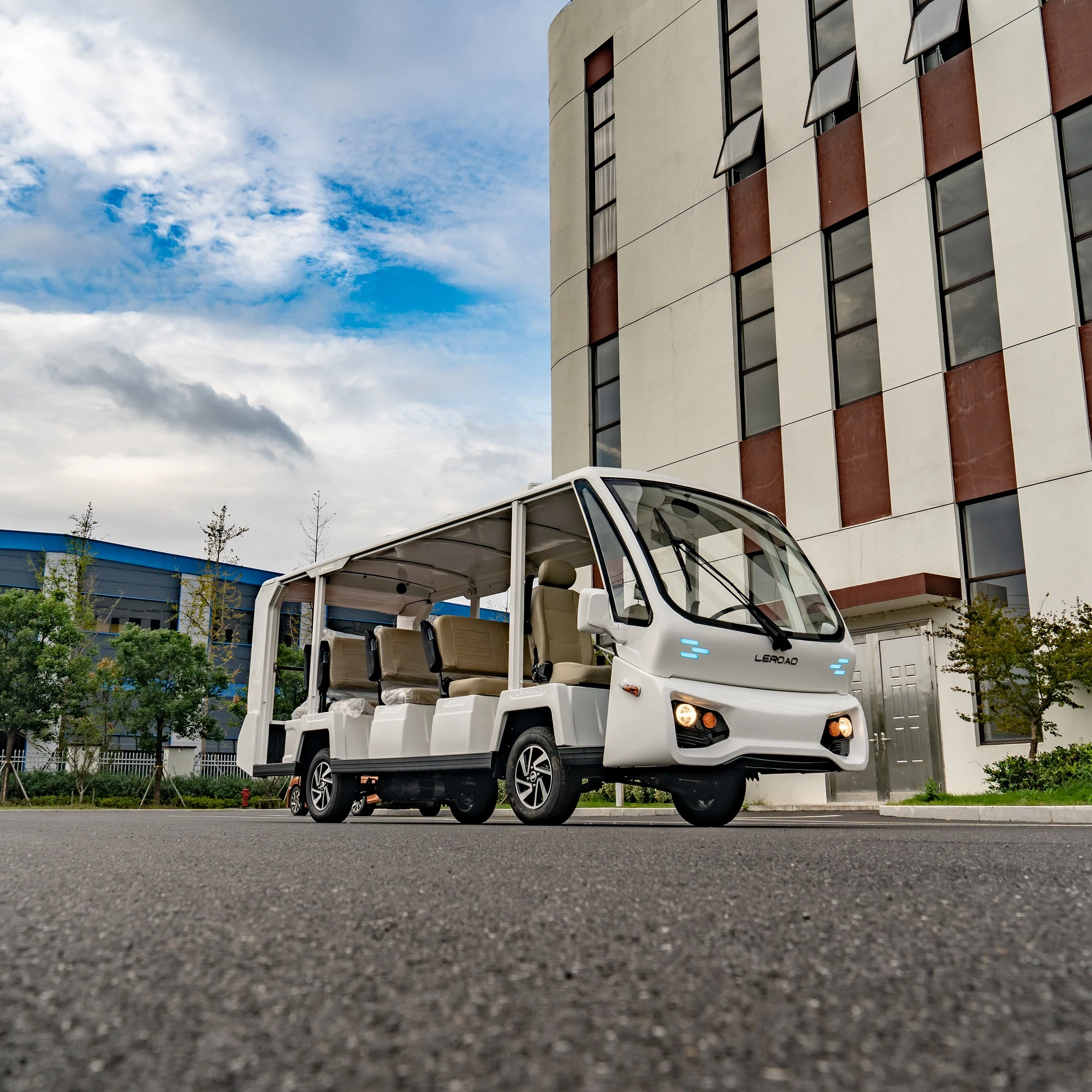 LEROAD Newest Design L14 Sightseeing Car Long Range Powerful Durable Electric Sightseeing Bus